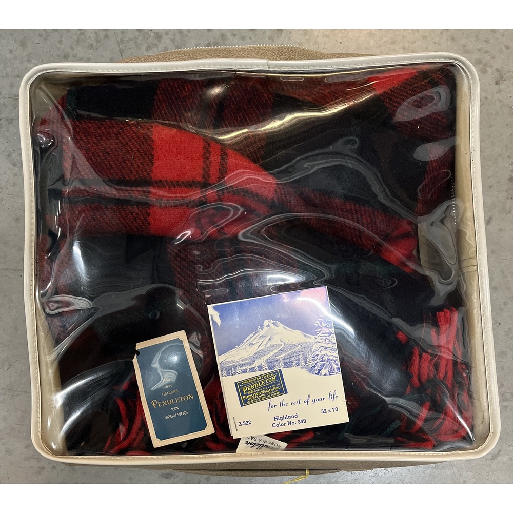 Vtg Pendleton Robe in a Bag‎ Wool Red Navy Blanket Stadium Plaid Highland 52x70